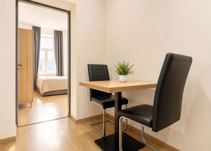 Comfy 1br Close To Meidling Station Apartment