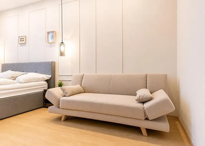Comfy 1br Close To Meidling Station Apartment *