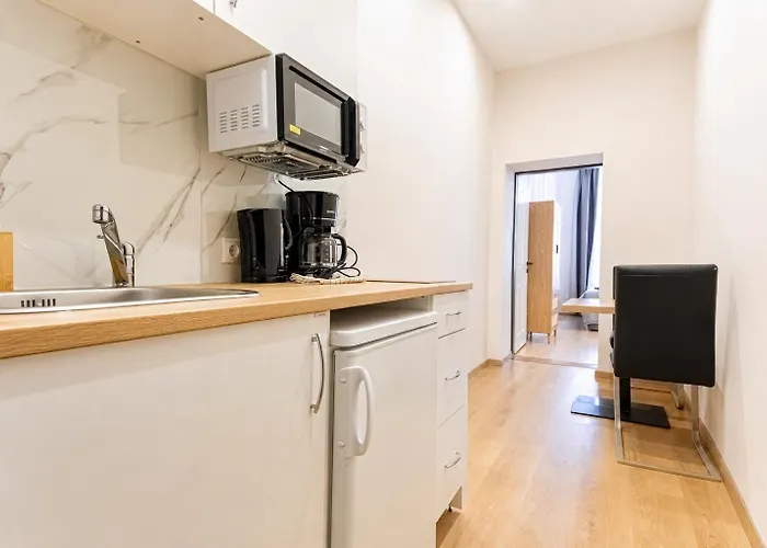Comfy 1br Close To Meidling Station Apartment