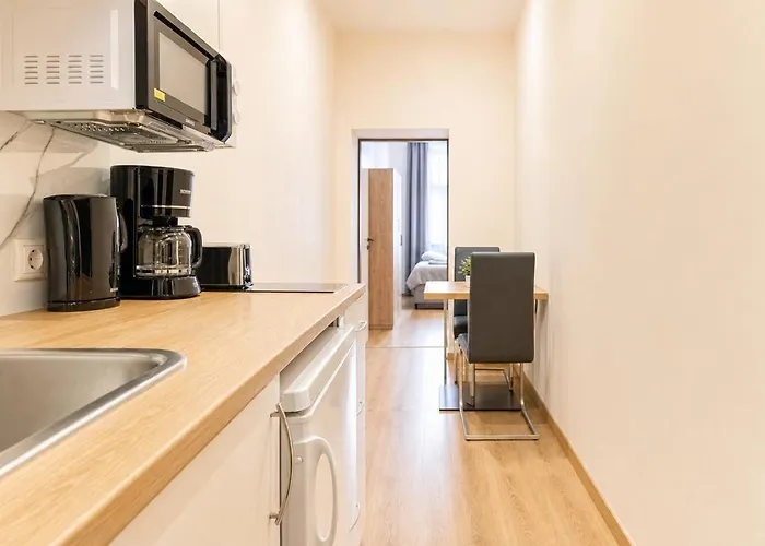 Apartment Comfy 1br Close To Meidling Station